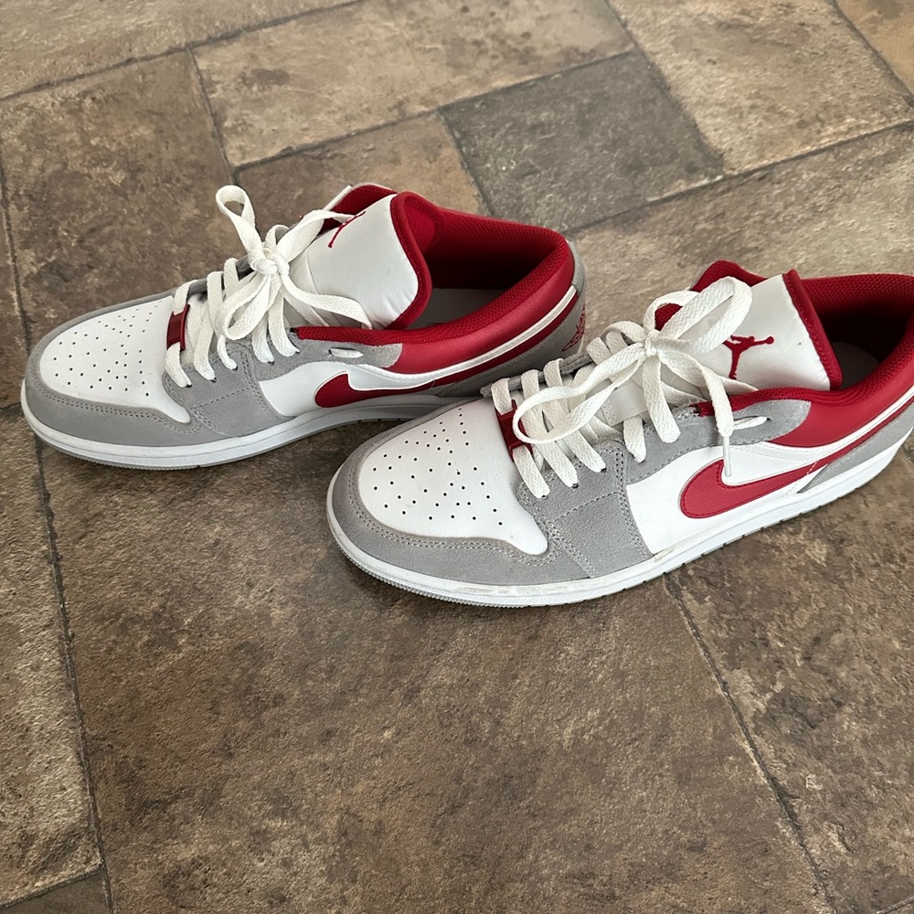 Air Jordan 1 Low SE Light Smoke